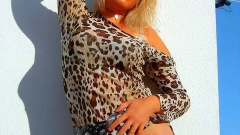 Electra enseñando su cuerpo  photo 3