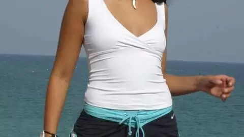 Emilce desnudandose  en las rocas photo 1