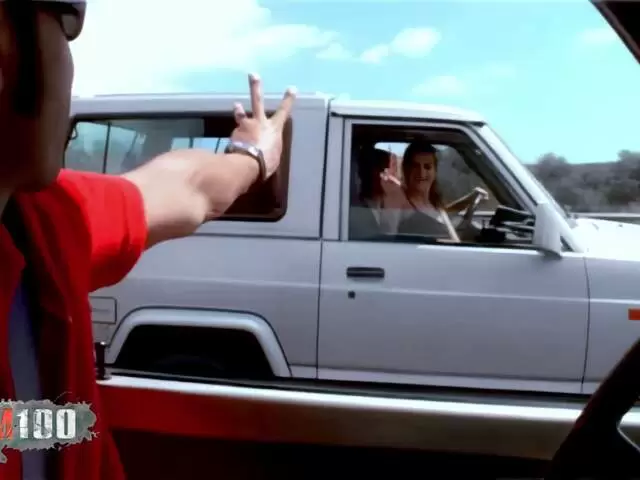 Emy y Alys Rebel se burlan en la carretera photo 1