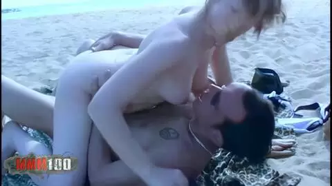 Emy es follada en la playa por William photo 04