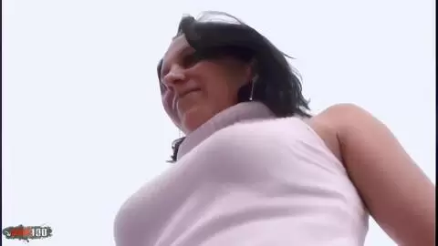 Erika posando  en la terraza  photo 02