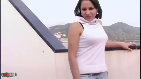 Erika posando  en la terraza 