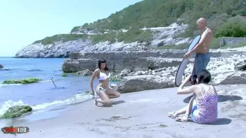 Rodando en la playa con la bomba latina Esmeralda Moon photo 04