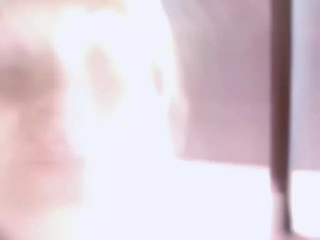 Estelle Clark haciendo un strip   photo 5