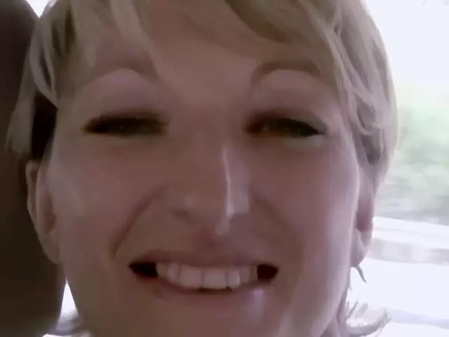 Estelle Clark haciendo un strip   photo 6