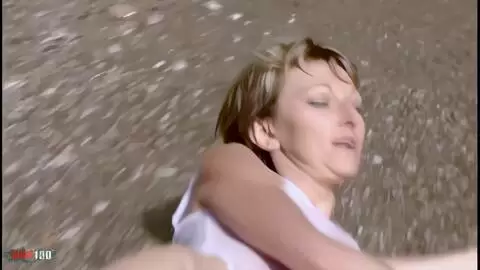 Estelle Clark desnudandose en las rocas photo 11