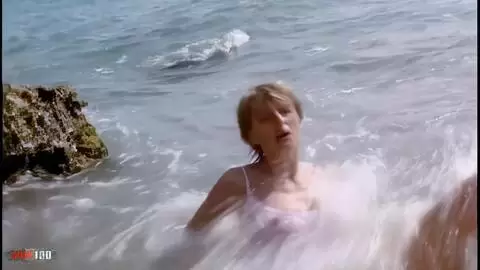 Estelle Clark desnudandose en las rocas photo 14