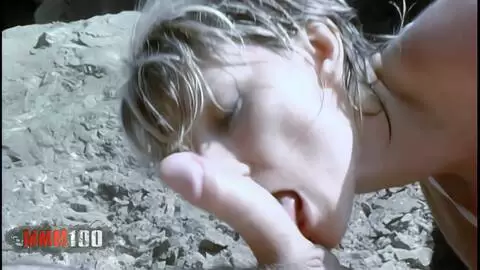 Sexy madura se la follan duro en la playa photo 04