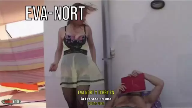 Eva Nort y Terry en la terraza en u...