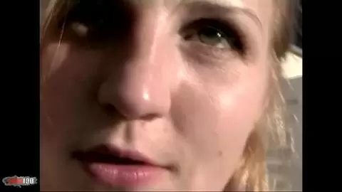 Eva Ross haciendo un strip  en la terraza  photo 15