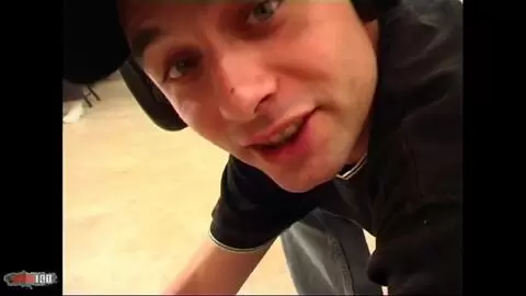 Morena española tetona chupa polla y se la follan photo 07