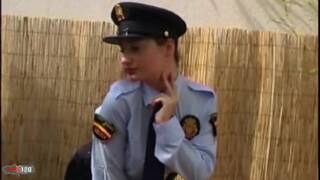 Eva haciendo un strip 