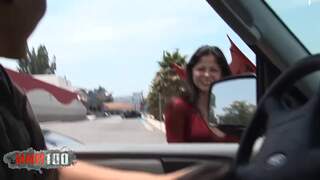 Se la folla en lugar de repara