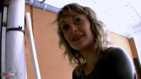 La flaca francesa Evy Sky follada por su estrecho culo por dinero