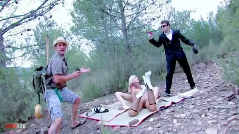 James Bond e Indiana Jorge se follan a una rubia y una pelirroja con grandes tetas photo 05