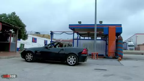 La estrella porno española caliente Fayna Vergara es follada por el culo para arreglar su auto photo 01