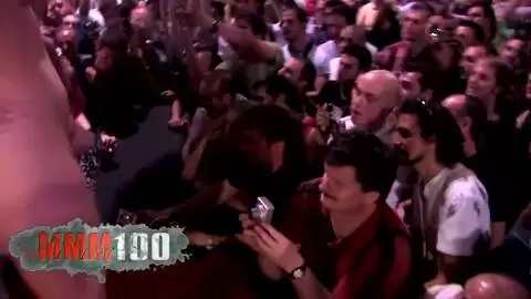 3 lesbianas puño una vieja sumisa en público photo 14