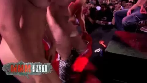 3 lesbianas puño una vieja sumisa en público photo 16