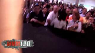 Puta con piercings y puÃ±o f...