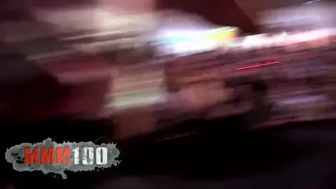 Puta con piercings y puño follada por el culo por un consolador enorme en público photo 12