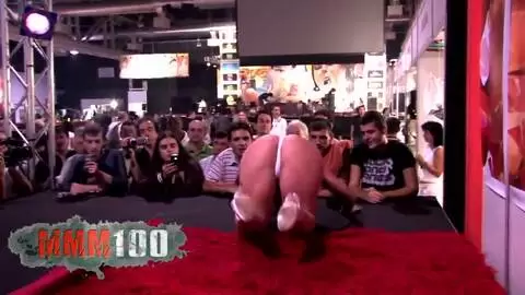 Olga haciendo un show en nuestro stand del Ficeb 2007. photo 11