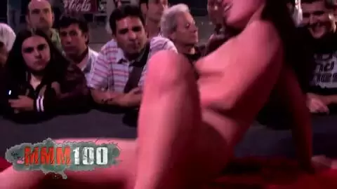 Olga haciendo un show en nuestro stand del Ficeb 2007. photo 15