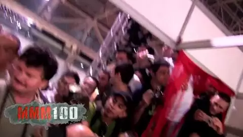 Puta es follada por Phil Hollyday en público photo 04