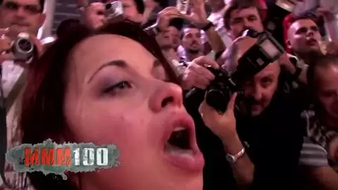 Puta es follada por Phil Hollyday en público photo 13