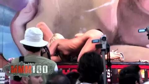 2 estrellas porno en el escenario del festival erótico de Barcelona photo 09