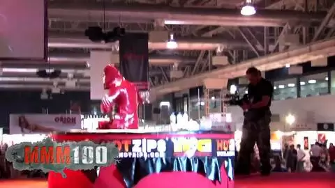 Sonia Baby desnudándose y orinando en el Ficeb 2007 photo 02