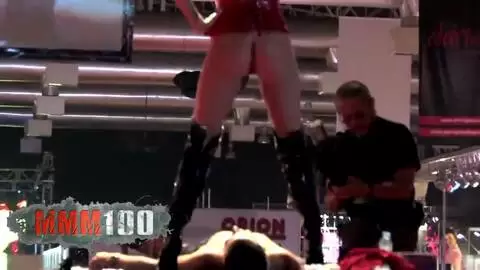 Sonia Baby desnudándose y orinando en el Ficeb 2007 photo 07