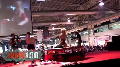 Sonia Baby desnudándose y orinando en el Ficeb 2007 photo 14