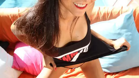 Francys Belle haciendo un strip   photo 16