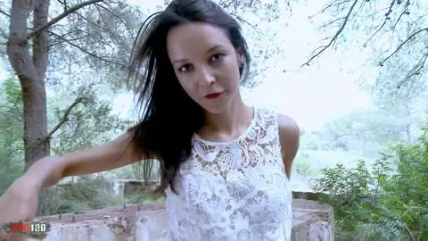 Francys Belle desnudandose  en el bosque  photo 07