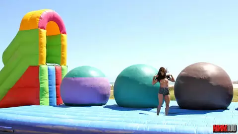 Gala Brown posando   photo 6