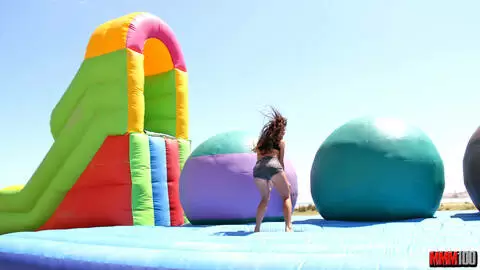 Gala Brown posando   photo 9