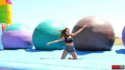 Gala Brown posando   photo 11