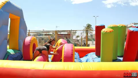 Gala Brown posando   photo 16