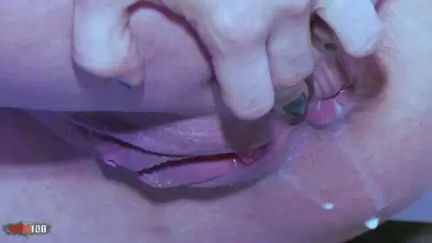 Gigi Love obtiene enema anal con leche photo 05