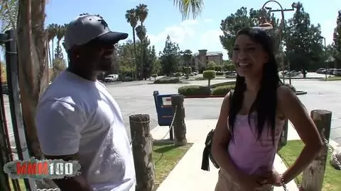 Hermosa joven morena exótica disfruta de una enorme polla negra en su coño photo 02