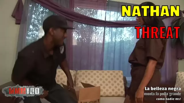 ¡La belleza negra monta la polla grande como nadie más