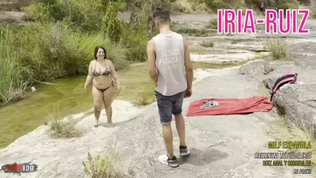 MILF espanola rellenita tatuada Iria Ruiz anal y corrida en la playa