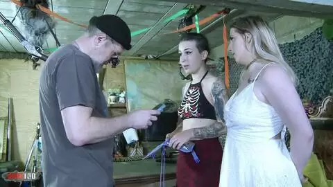 Trío con Game Boy: Rubia, Morena, Garganta Profunda y Corrida. photo 01