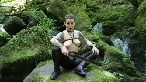 La guapa morena francesa Irogenia hace un striptease vestida de guerrera photo 4