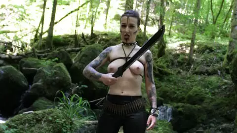 La guapa morena francesa Irogenia hace un striptease vestida de guerrera photo 6