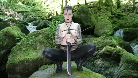 La guapa morena francesa Irogenia hace un striptease vestida de guerrera photo 11