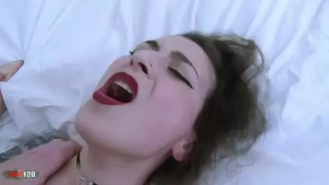 Irogenia La nena morena francesa con cabello corto y tetas naturales juega al ajedrez sucio con Terry Kemaco photo 12