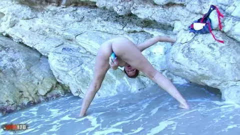 Jana Montada y Terry Kemaco folla en la playa photo 02