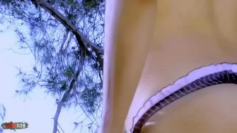 Jasmine Arabia posando  en un bosque  photo 09