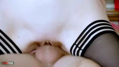 La estrella porno británica de Game of Thrones Jessica Jensen follando sobre la cama con Kevin White photo 10